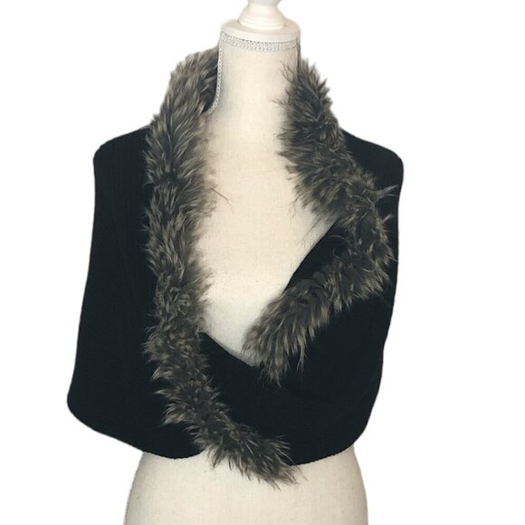 CABI Infinity Scarf Women's Size O/S Black Gray Faux Fur Trim Twist - Picture 1 of 9